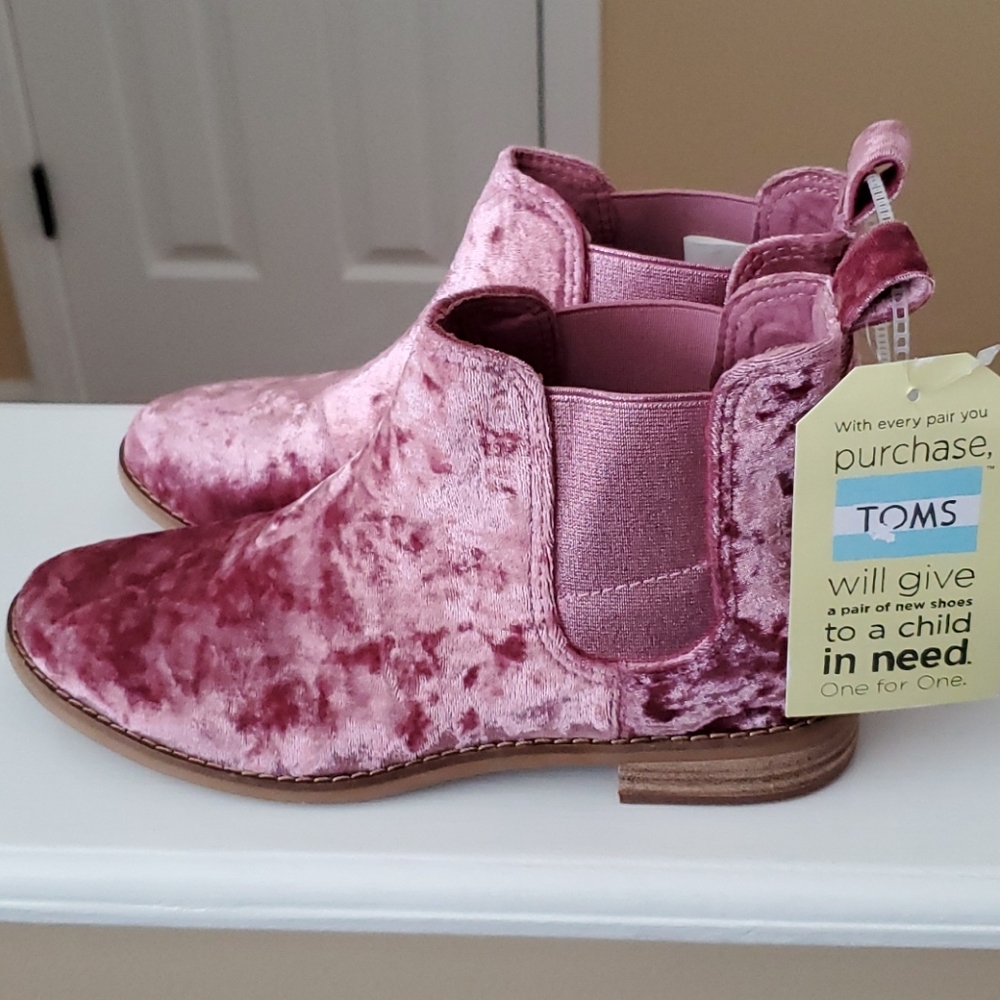 TOMS boots 6.5